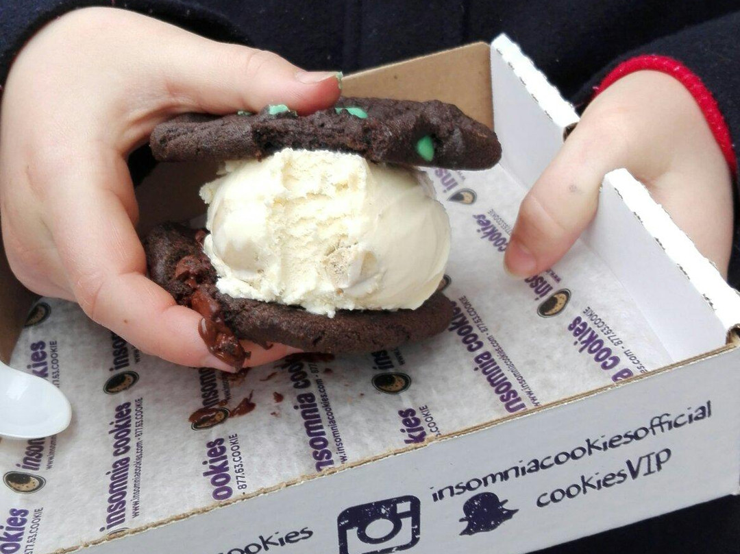 Good Thunder餐馆和美食-Insomnia Cookies