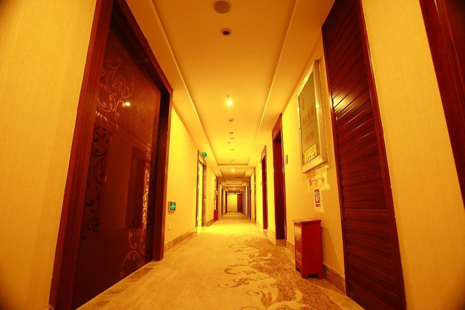 怒江大酒店主图