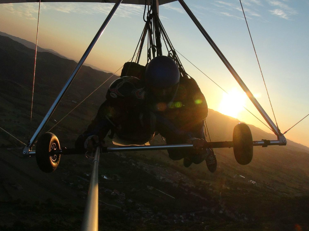 Deltaplano Biposto Tandem Hang Gliding-古比奥必去景点