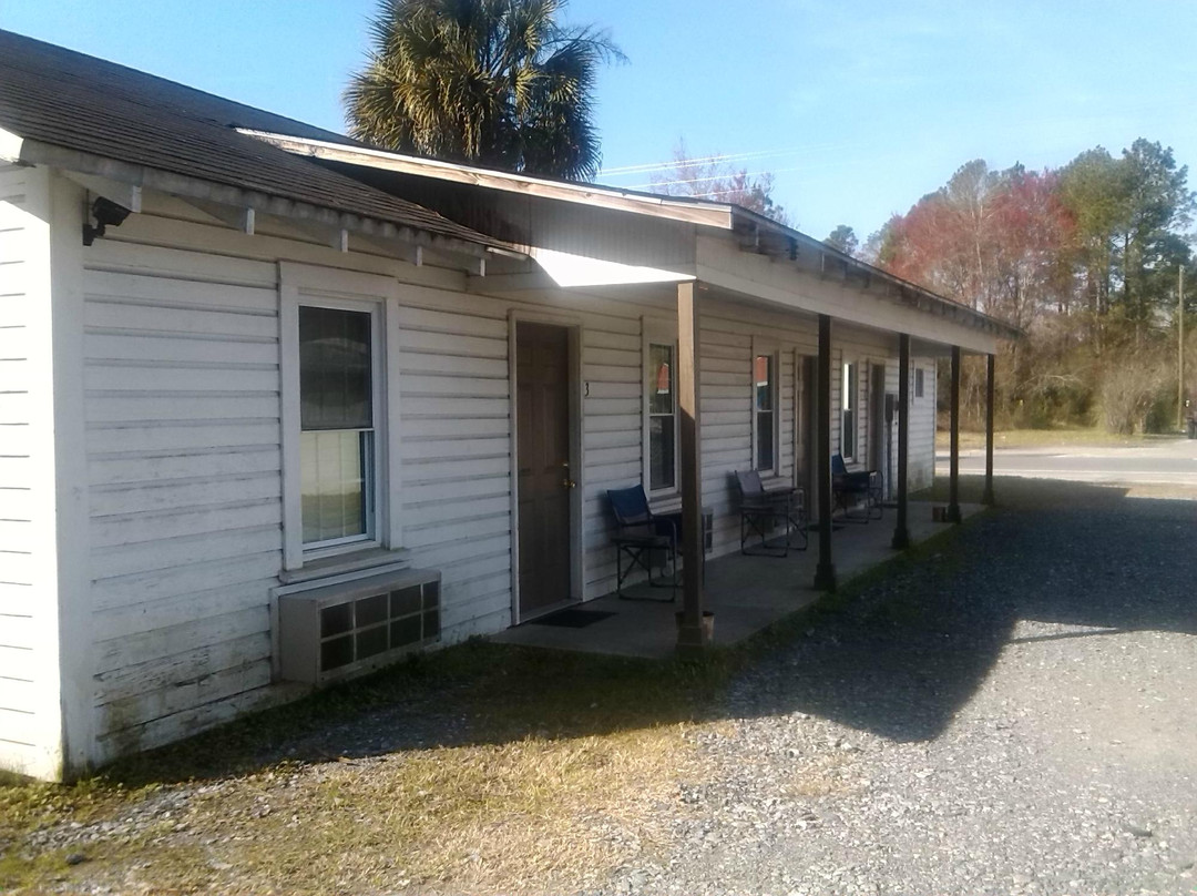 Suwannee River Outfitters & Lodge