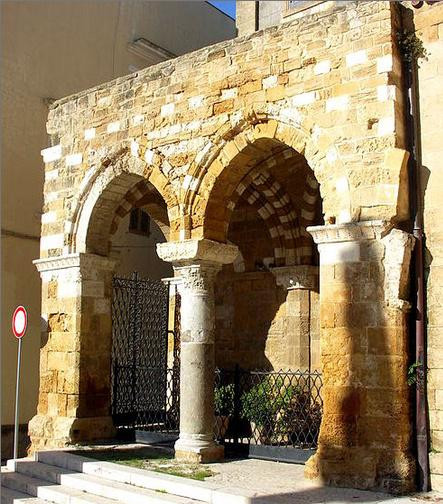 Portico dei Cavalieri Templari景点图片