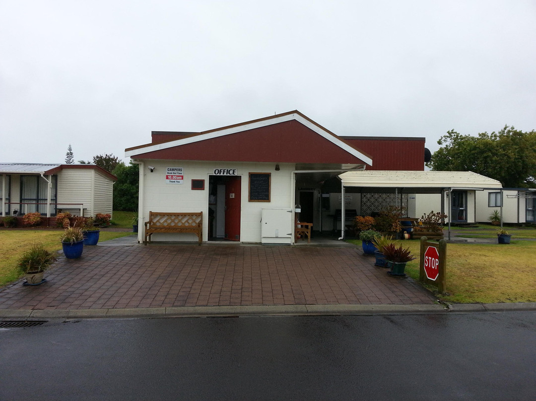 Lake Hakanoa Motor Caravan Park