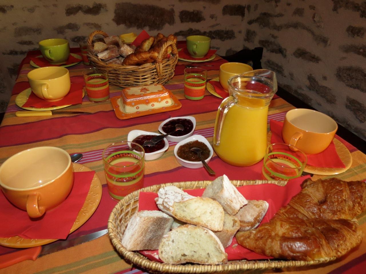 Chambres d'Hôtes à la Ferme de Keroter-餐饮
