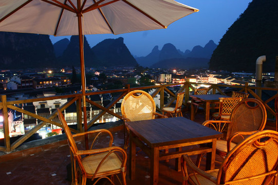 阳朔知家楼民室客栈主图