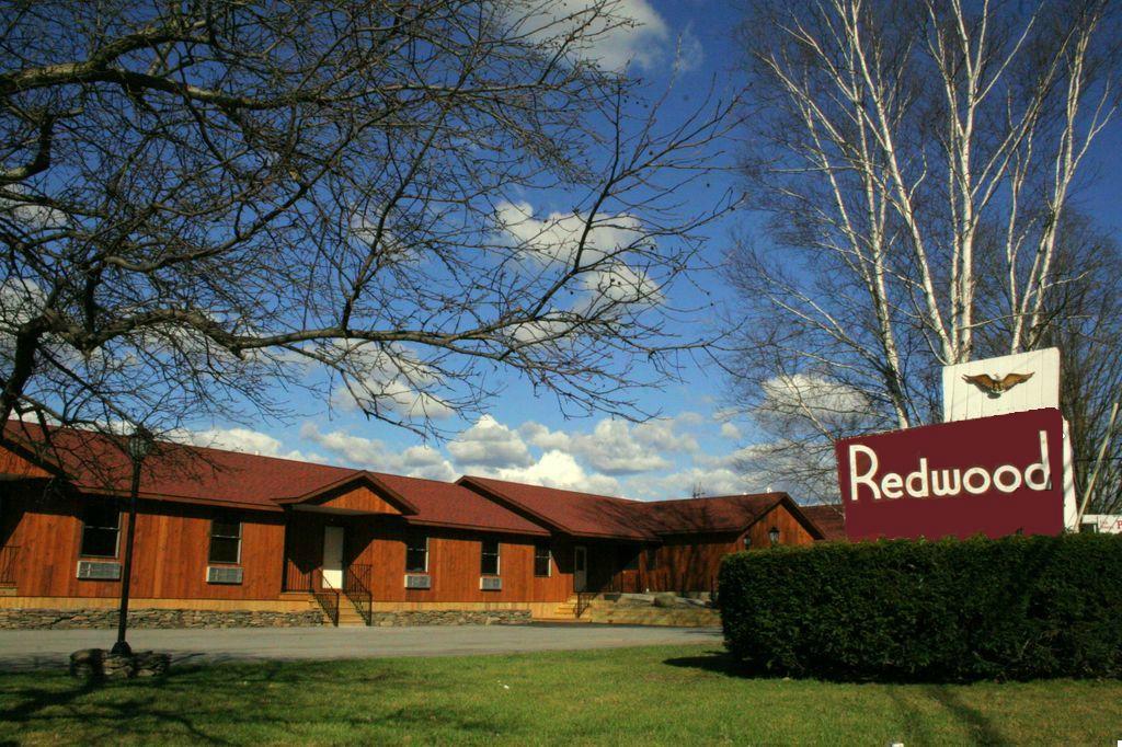 Redwood Inn & Suites-浴室