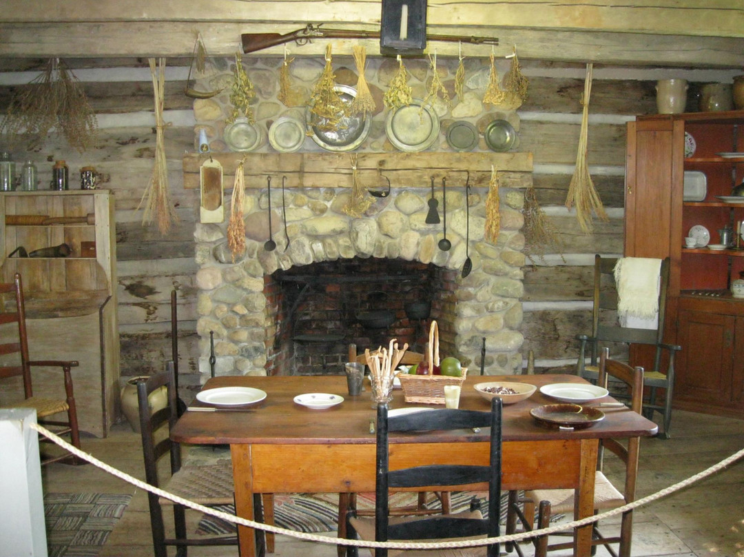 Peter Whitmer Log Home (whitmer Farm)-Waterloo必去景点