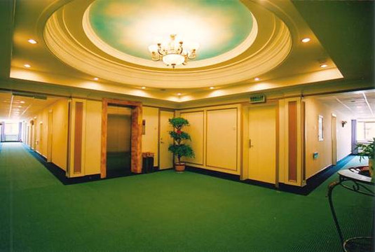 爱尊客酒店(青岛五四广场延安三路地铁站店)主图