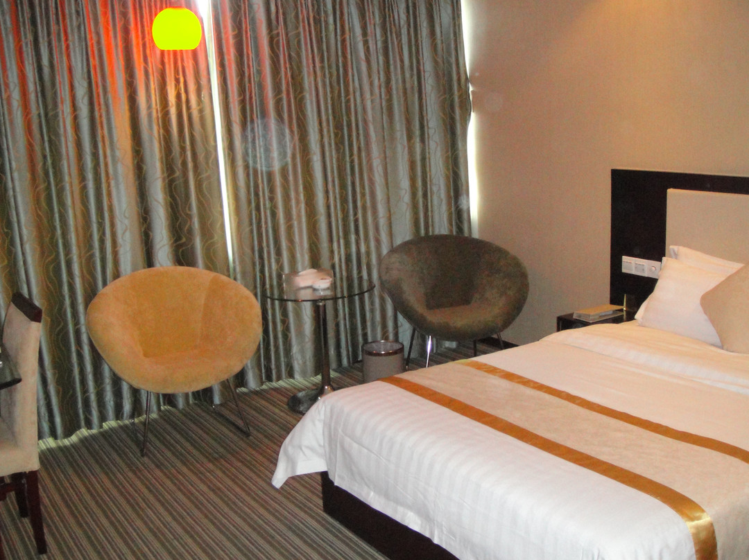 香榭丽宫酒店主图