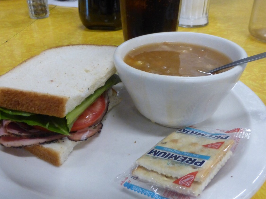 Naches餐馆和美食-Margaret's Applecart Deli