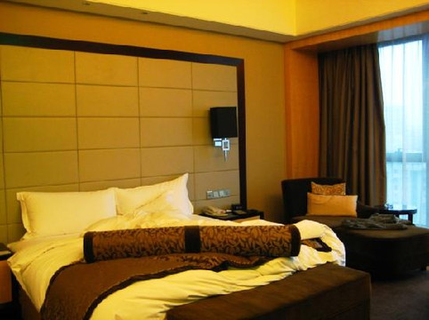 宜昌富力皇冠假日酒店(三峡游客中心伍家岗万达广场店)主图