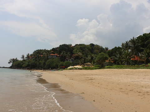 拉维瓦林温泉度假酒店主图