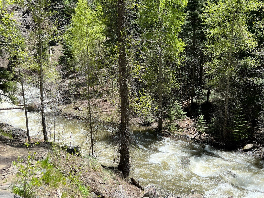 Piedra Falls-帕戈萨斯普林斯必去景点