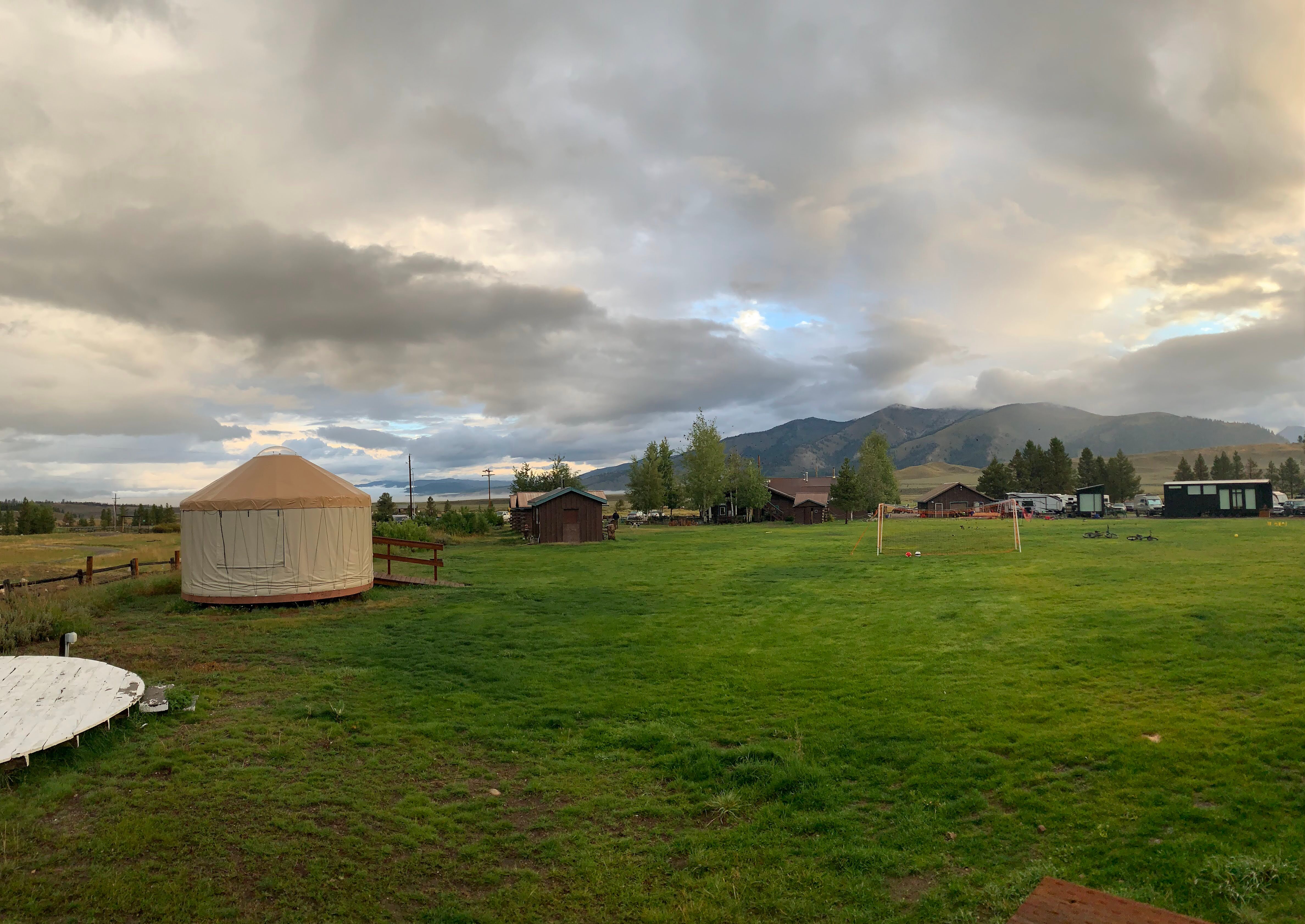 Smiley Creek Lodge-官方