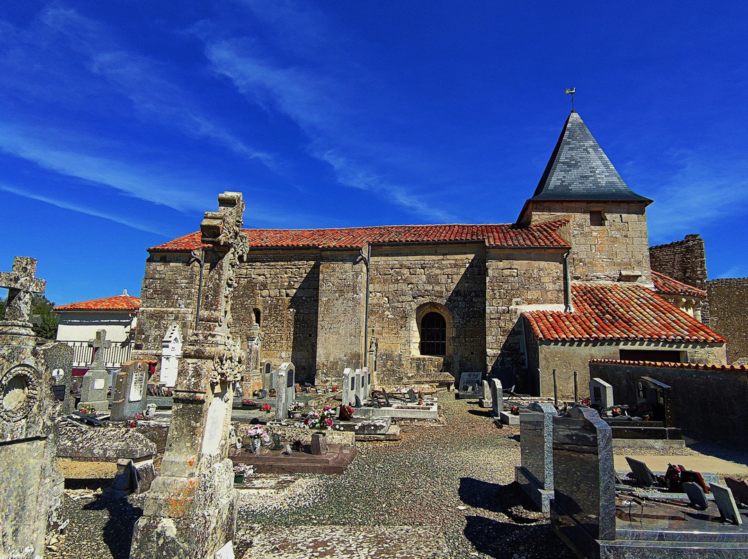 Église Sainte-Radegonde à Les Fosses景点图片