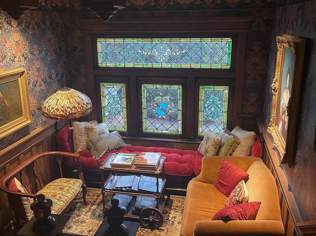 South Broadway Manor主图