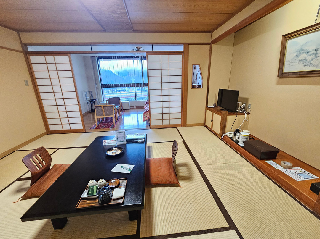 汤泽大酒店主图