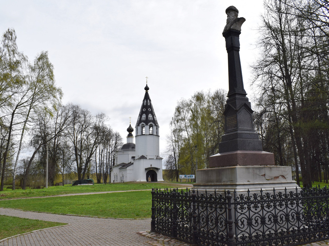 Monument to Prince Vasiliy I-Ples必去景点