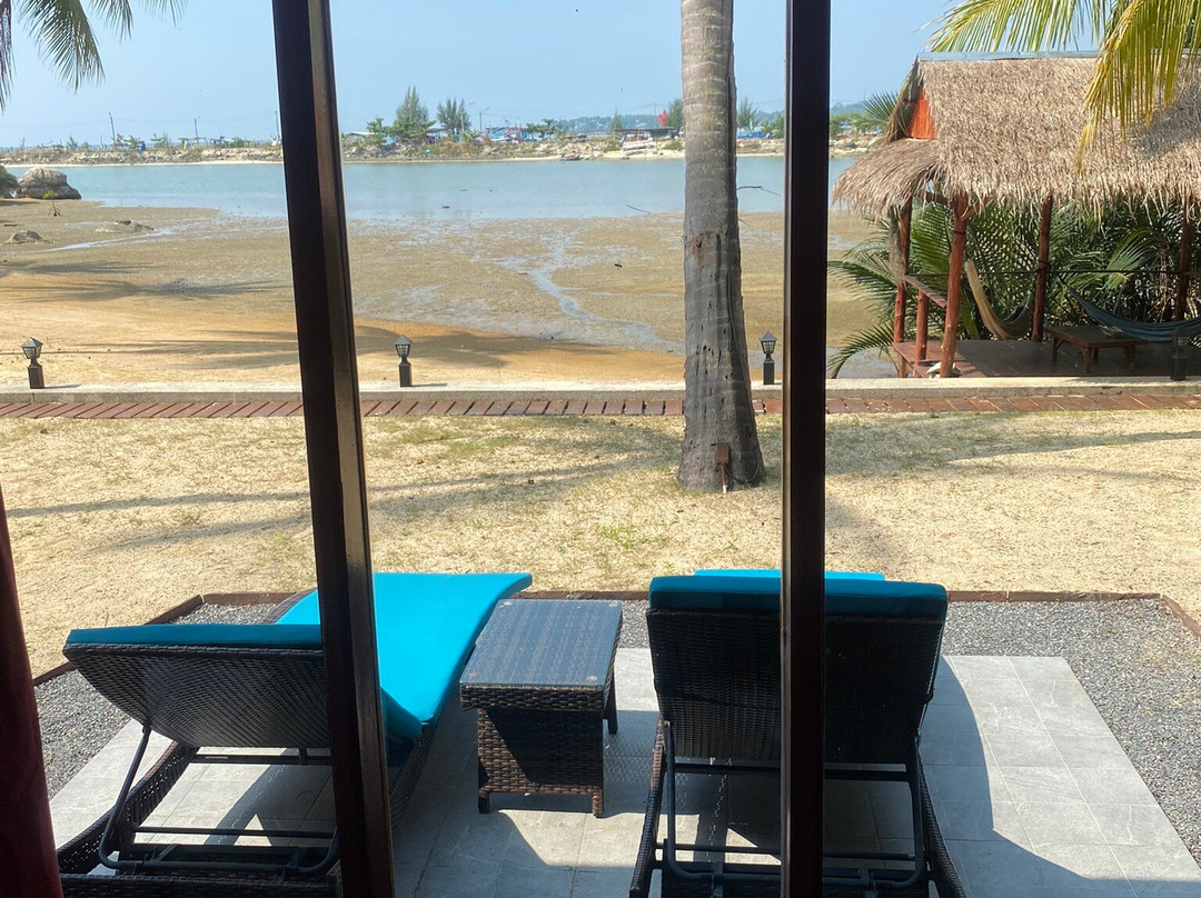 彩亚纳海滩度假村主图