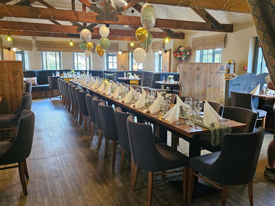 The Royal Arms Restaurant & Hotel主图