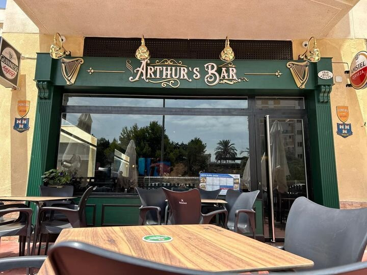 Arthur's Bar La Zenia景点图片