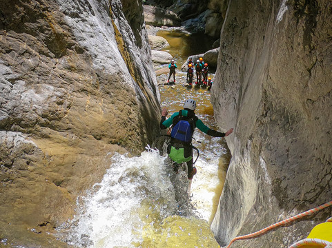Exclusive Canyoning-因特拉肯必去景点