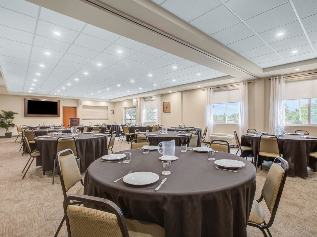 Days Inn And Suites By Wyndham Lindsay主图