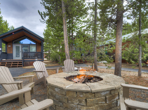 黄石探索者小屋主图