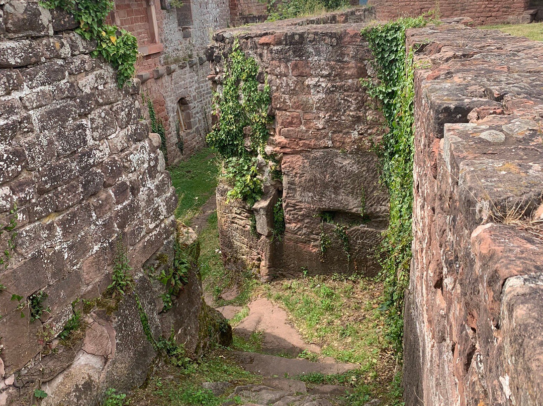 Burgruine Lindelbrunn-Vorderweidenthal必去景点