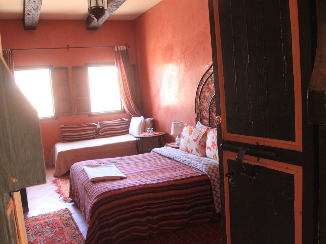 黑玫瑰酒店主图