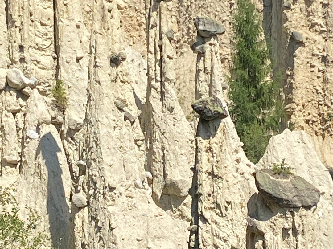 Piramidi di terra-Perca必去景点