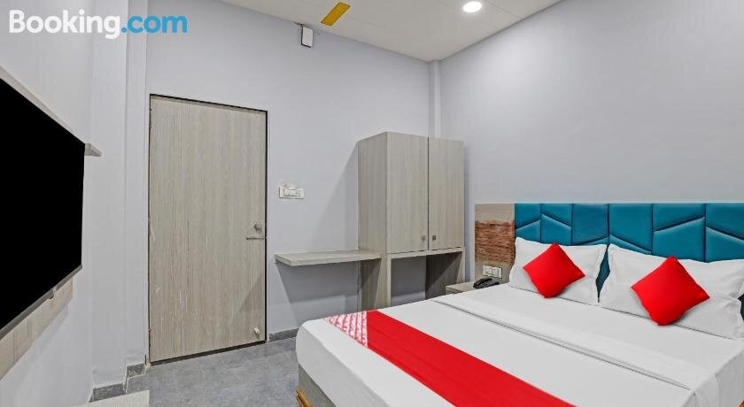 OYO Flagship 811566 Hotel Lotus