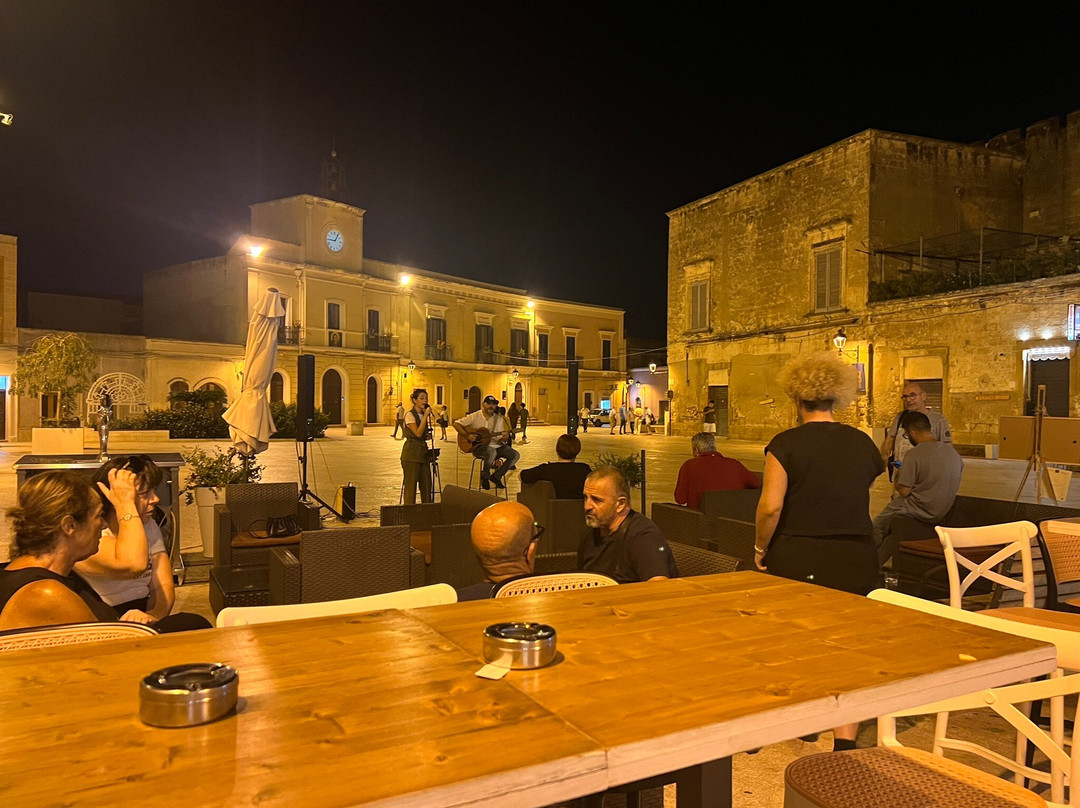 Gin Fizz Cocktailbar-San Vito dei Normanni必去景点