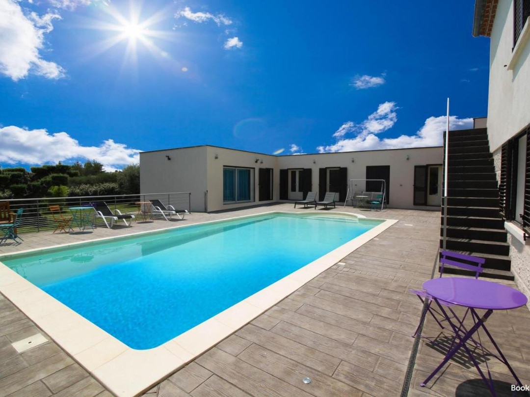 Chambres D'hotes Les Piscines主图