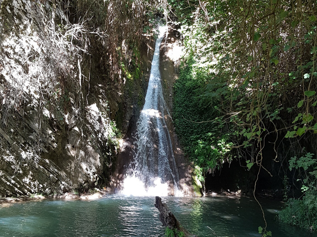 Stenosia Waterfalls-Gialova必去景点