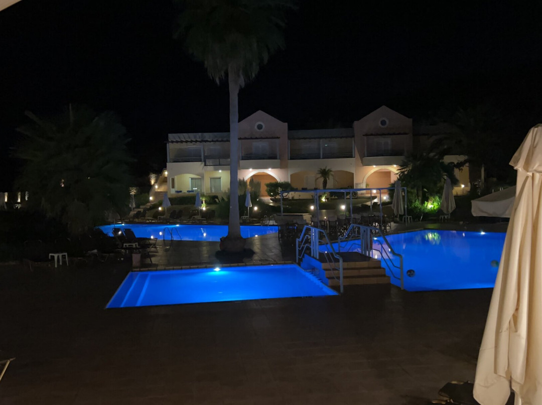 Triton Apartments主图