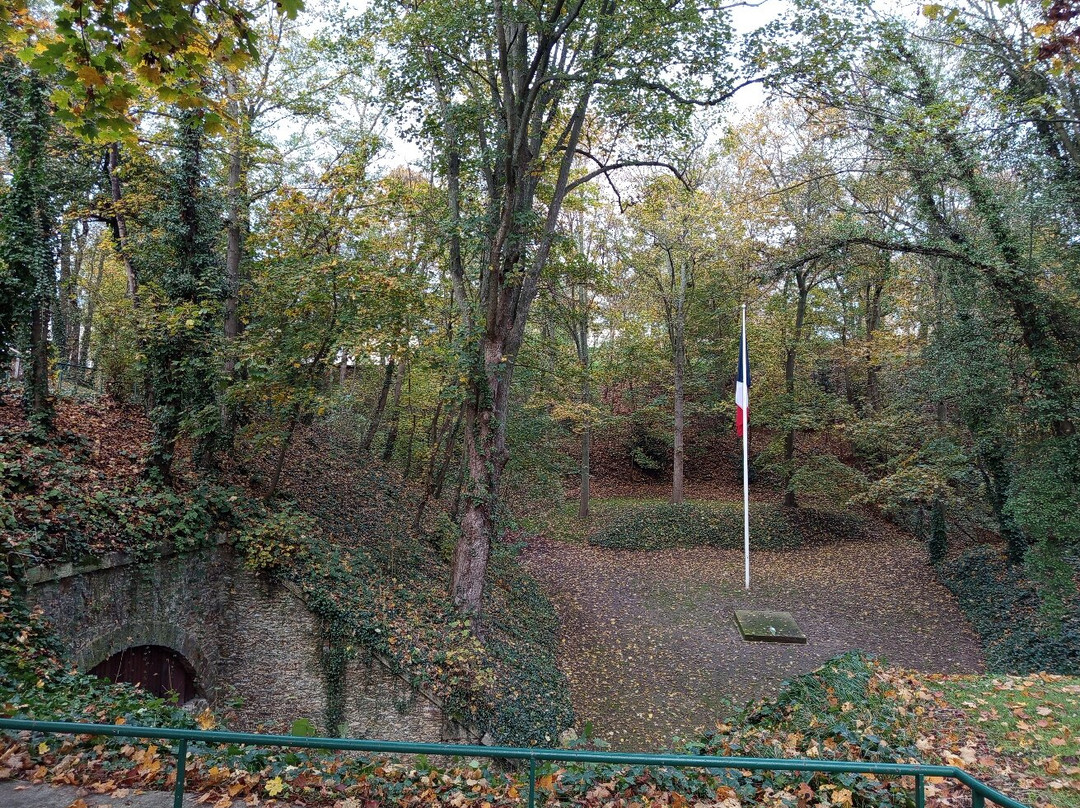 Le Mont-Valérien French Memorial to Resistance Martyrs-叙雷讷必去景点