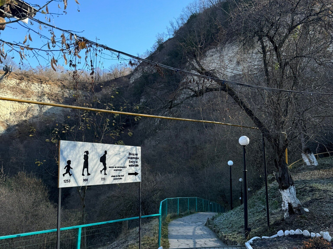Nikhaloi Waterfalls景点图片