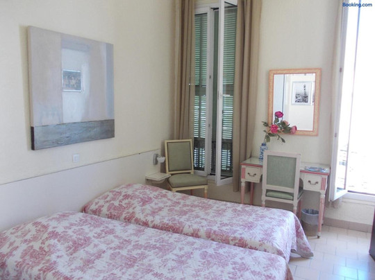 圣让卡弗尔拉酒店住宿-Hotel L'Oursin