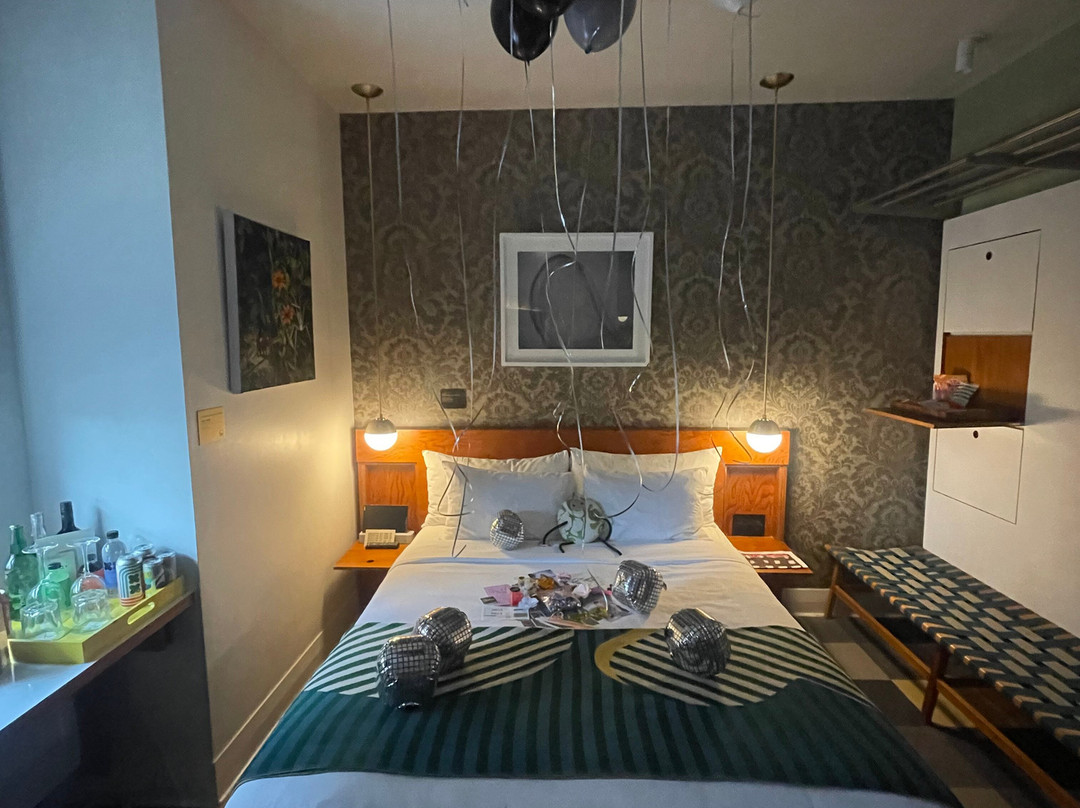 德雷克酒店主图