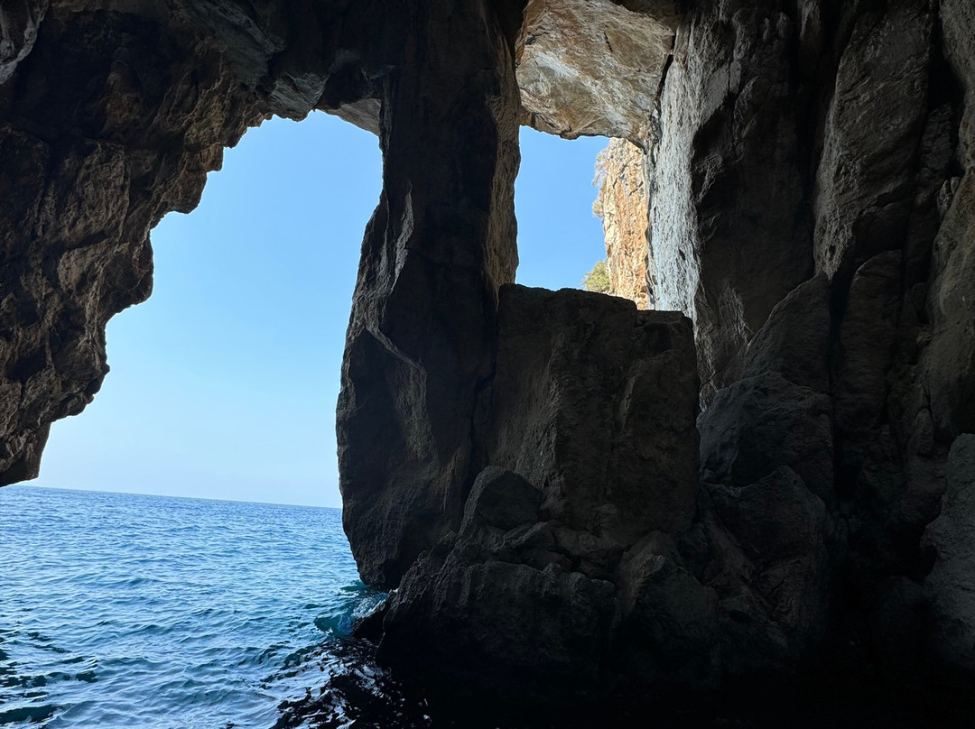 Himara Beach Hopping Tours景点图片