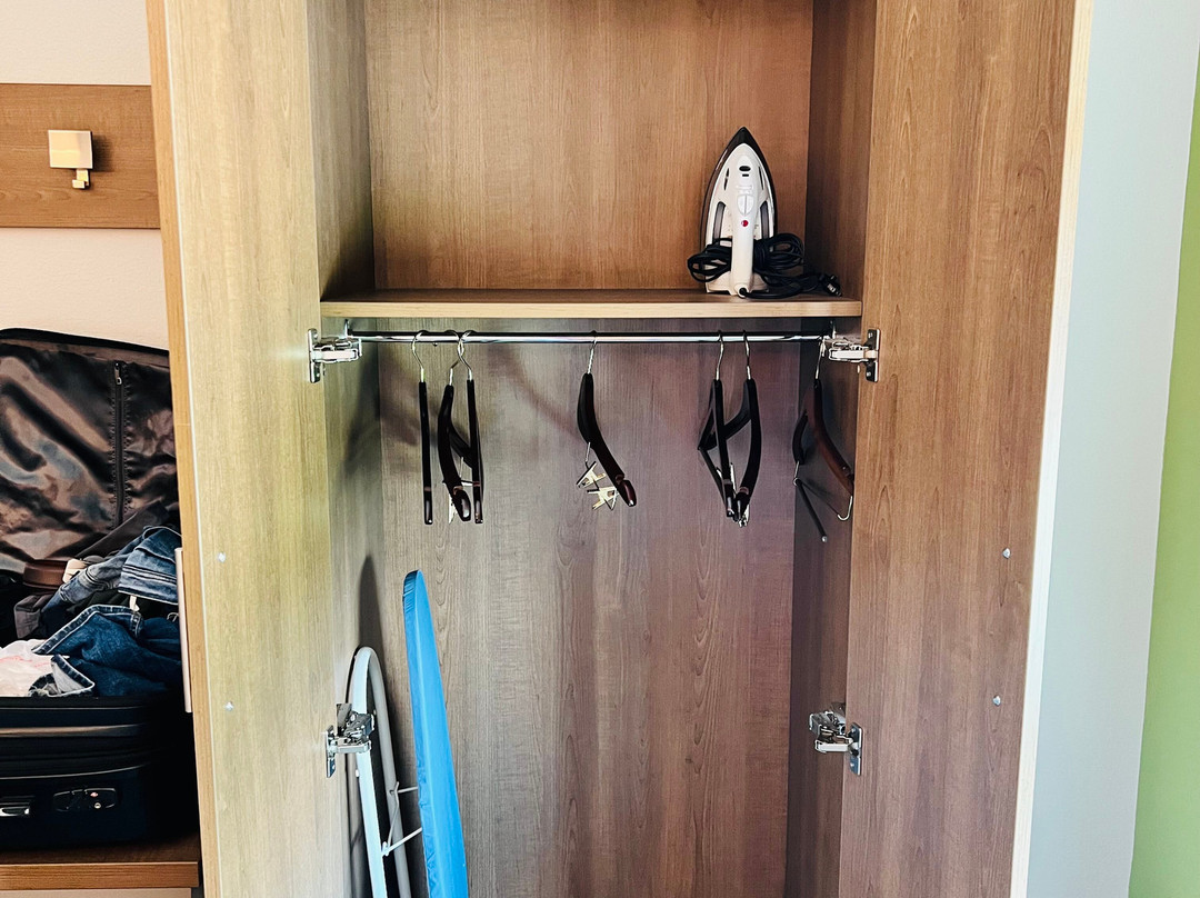 卡洛尔顿快捷假日酒店主图