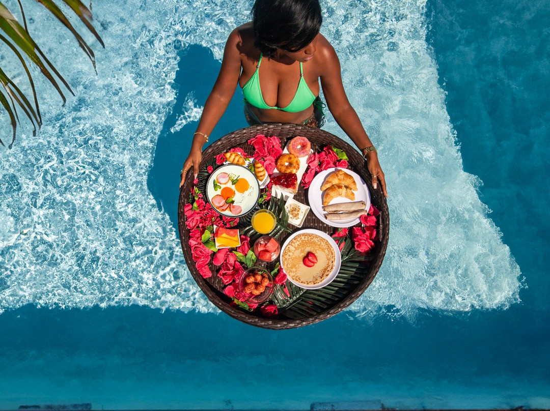 Aruba Floating Breakfast Photoshoot and FREE Drone Videos, Champagne & Mimosas-棕榈/鹰海滩必去景点