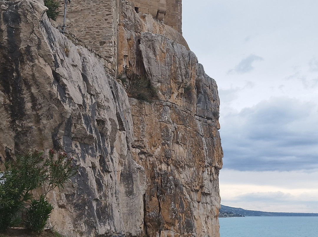 L'Antico Granaio Sotto il Castello Federiciano-Roseto Capo Spulico必去景点