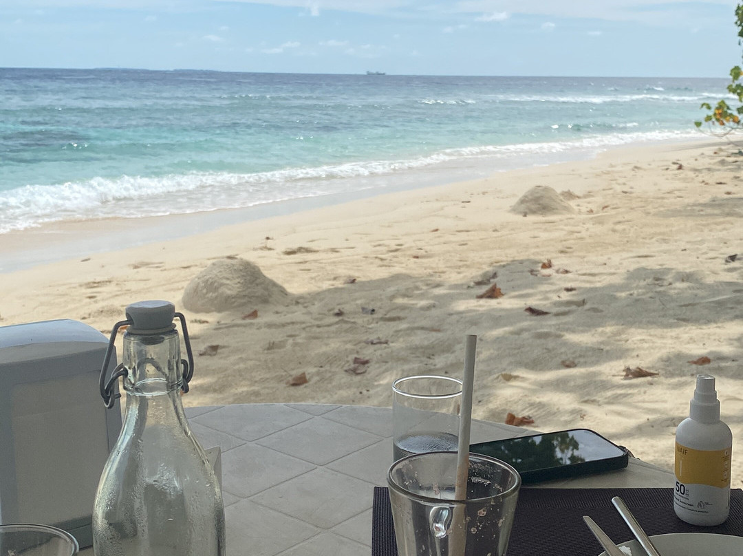 Dhamana Beach is located on the Sunrise Beach of Mahibadhoo, Maldives.主图