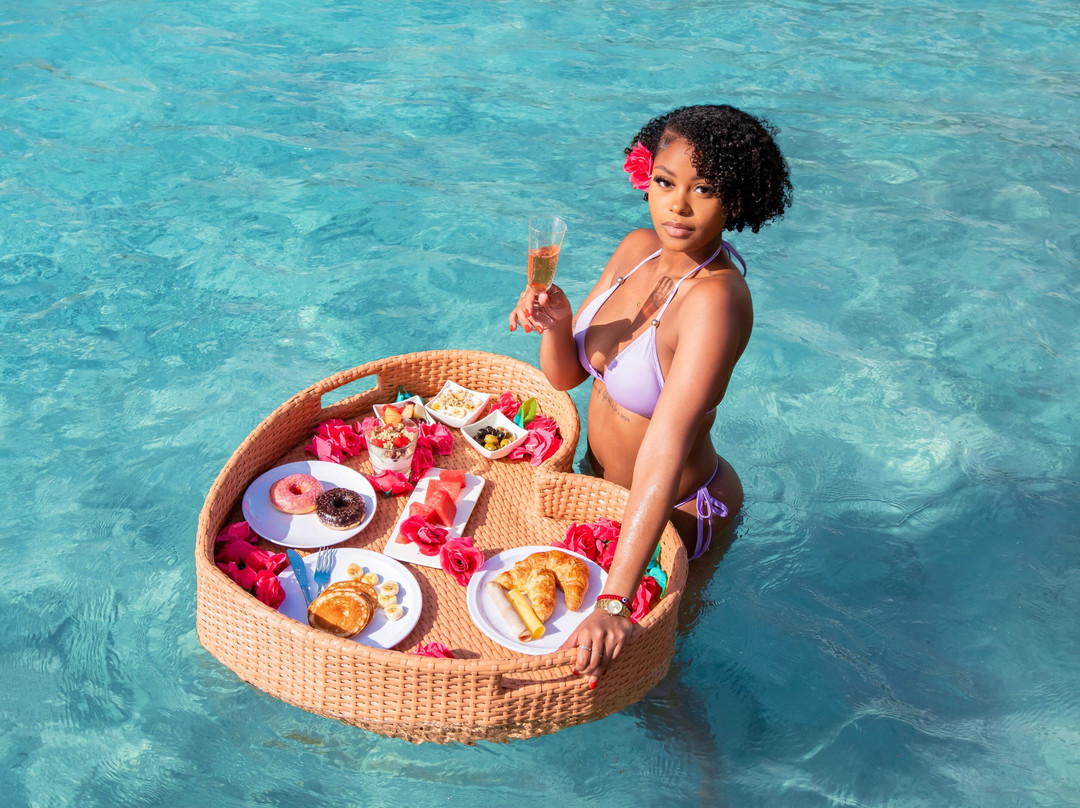Aruba Floating Breakfast Photoshoot and FREE Drone Videos, Champagne & Mimosas-棕榈/鹰海滩必去景点