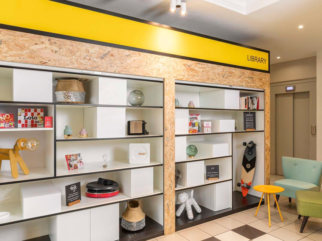 阿达吉奥阿克瑟斯凡尔赛门酒店主图