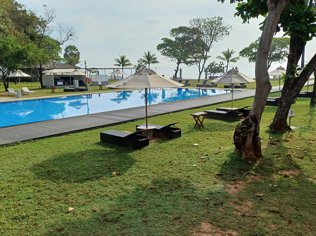 亭可马里查雅蓝光酒店主图