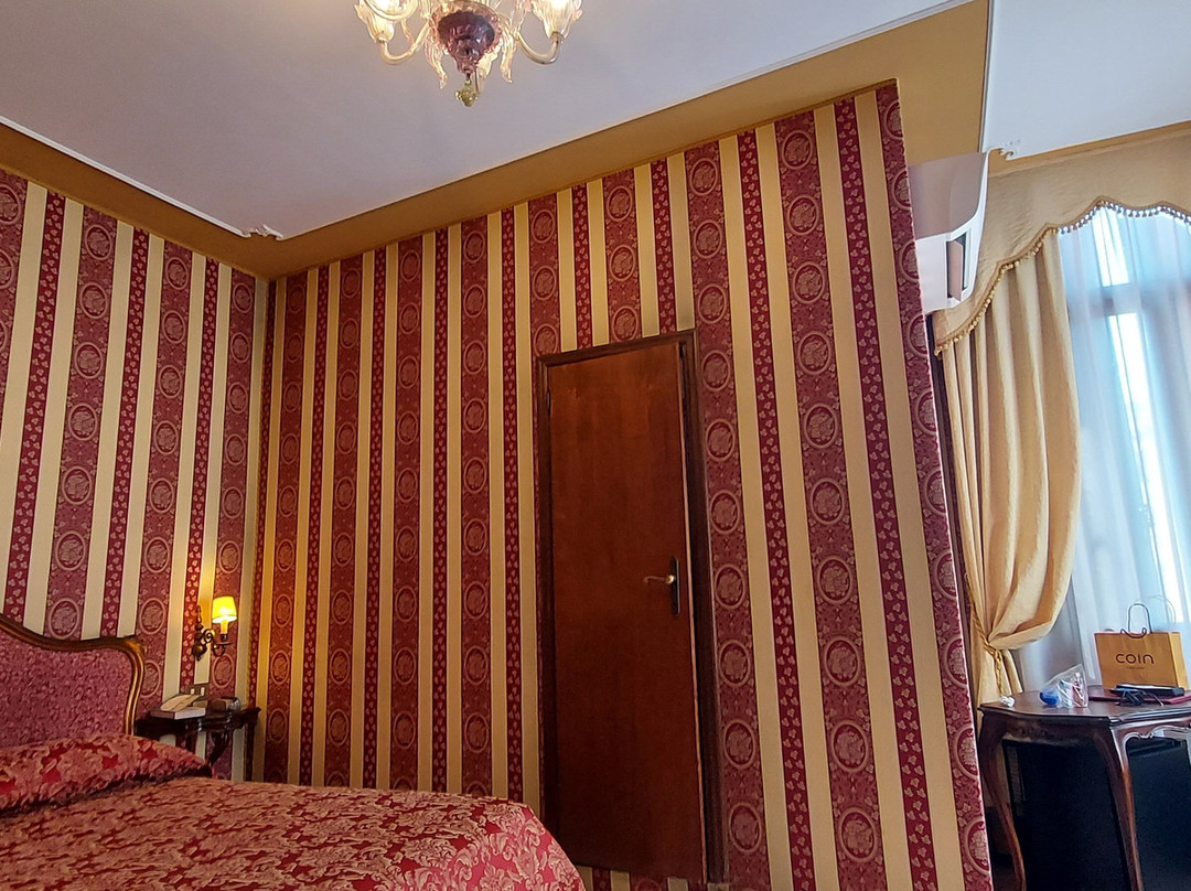 圣塔罗酒店主图