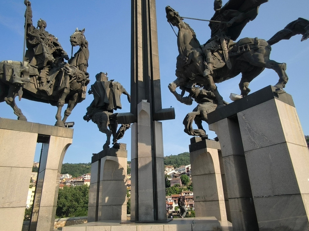Monument To The Assen Dynasty-大特尔诺沃必去景点