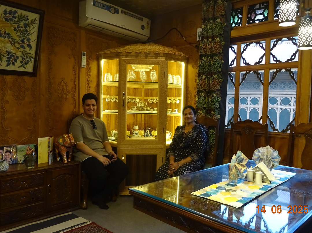 Prince of Kashmir Luxury Houseboat主图